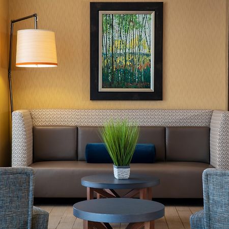Holiday Inn Express Charleston-Civic Center By Ihg Exterior foto