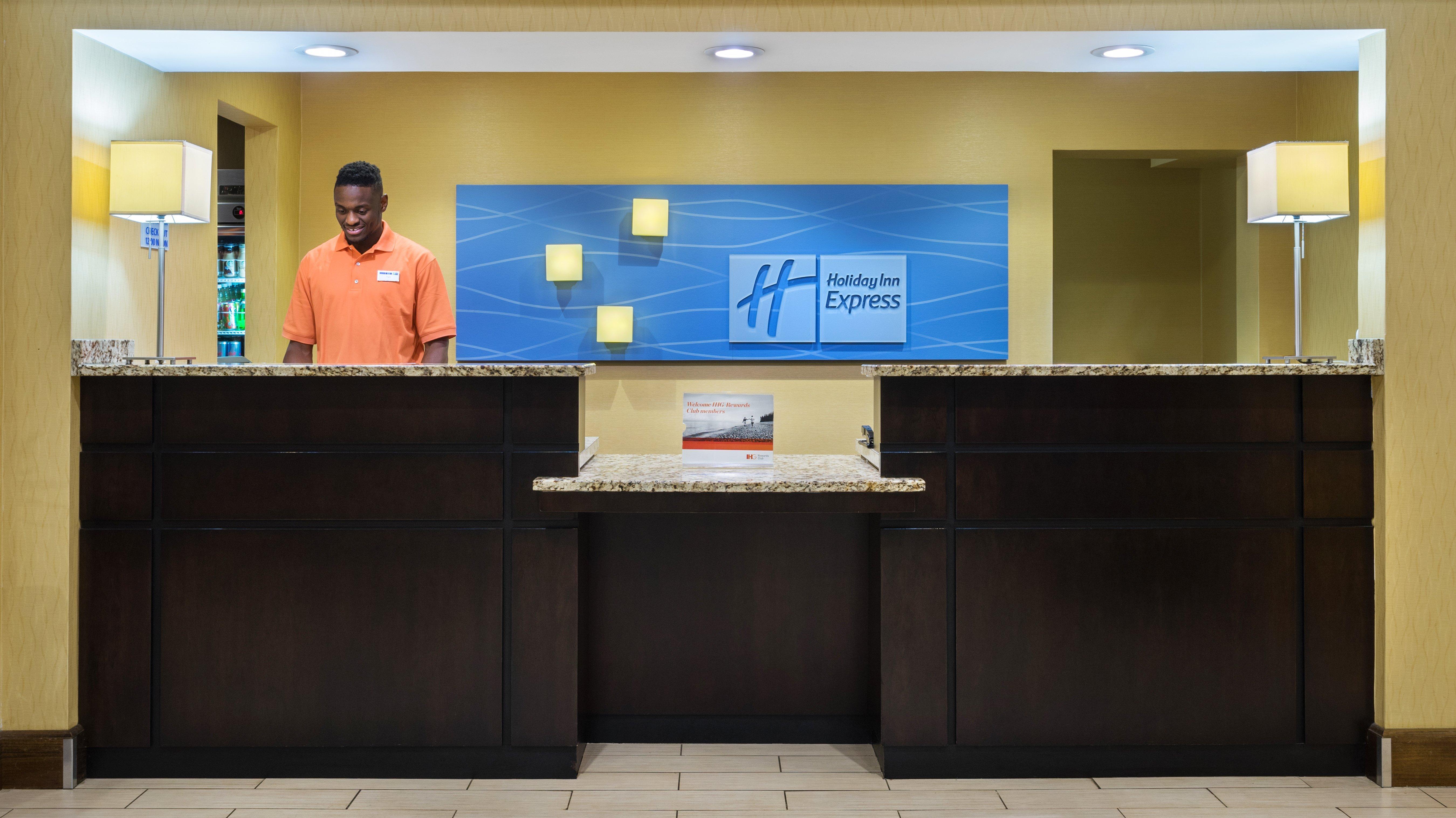 Holiday Inn Express Charleston-Civic Center By Ihg Exterior foto