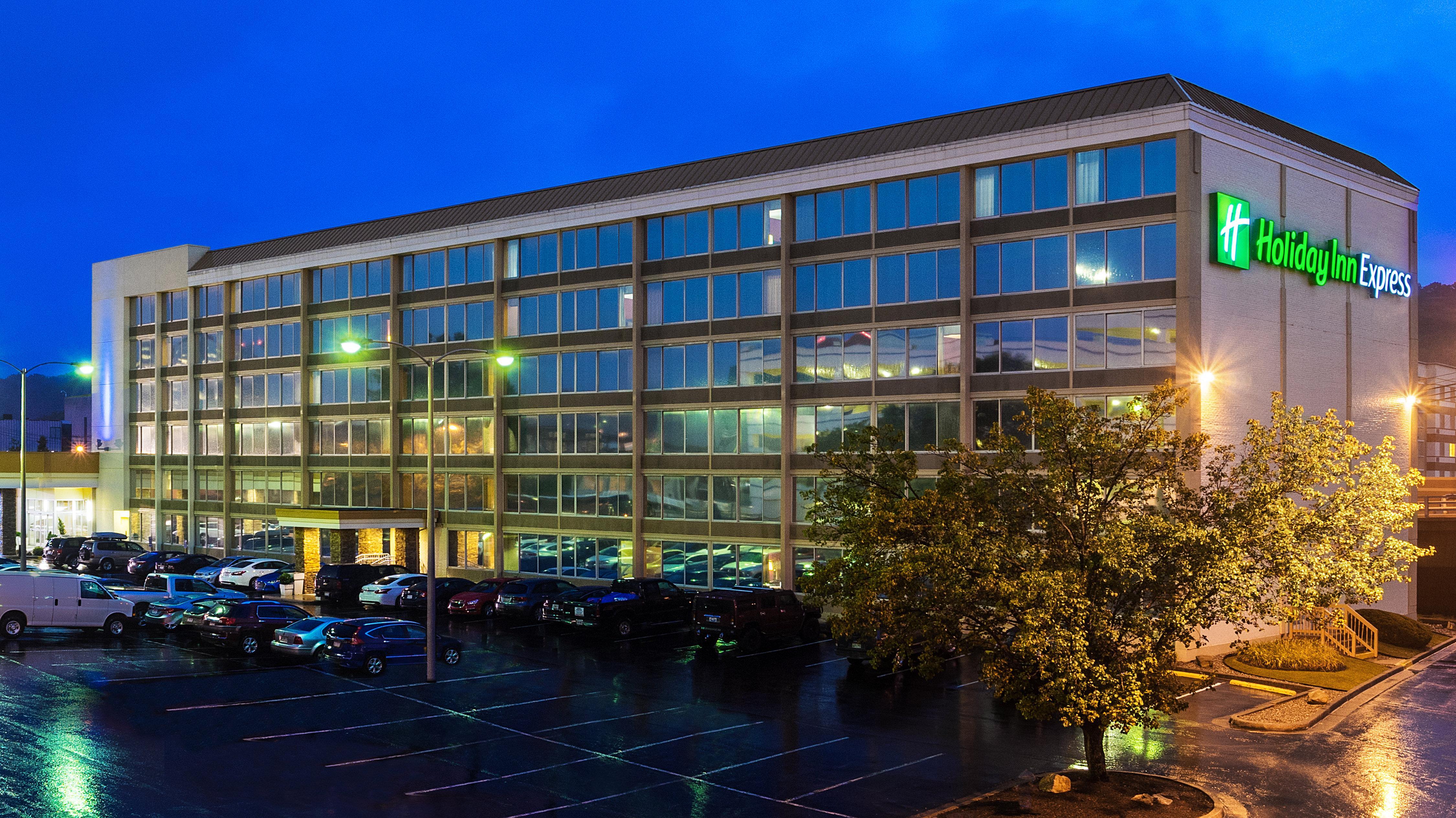 Holiday Inn Express Charleston-Civic Center By Ihg Exterior foto